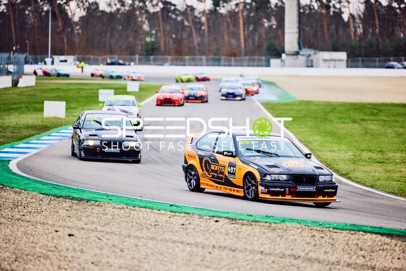 Henry Cerny / Leon Schippert dominieren im Rennen