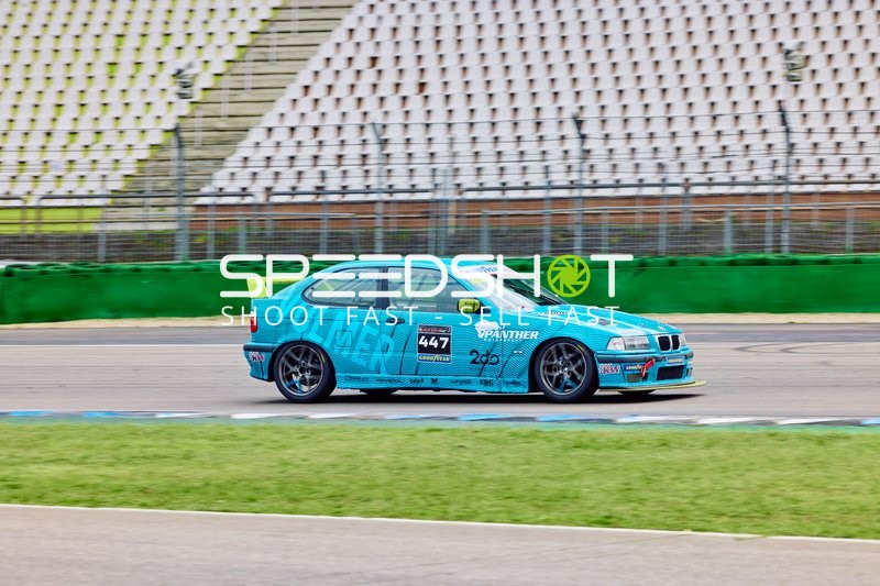 Tobias Marggraf fährt im BMW 318i Cup Rennen