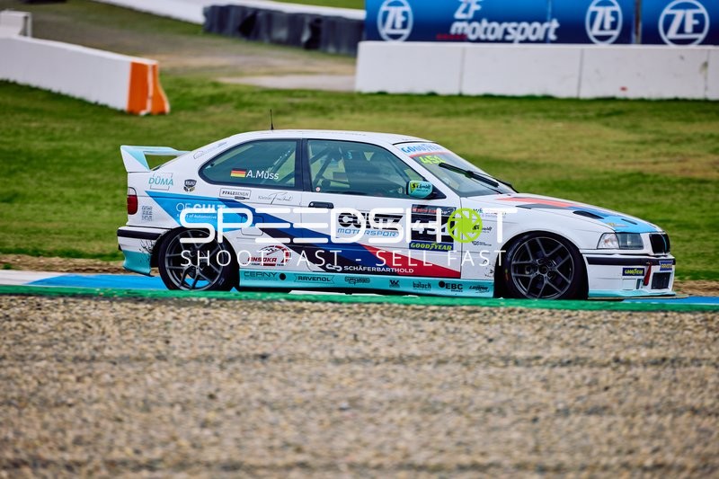Andreas Müß im BMW 318i Cup beim Fahren