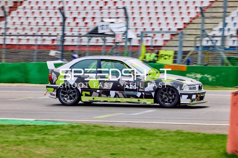 Martin Räthel fährt auf der Hockenheimring-Strecke