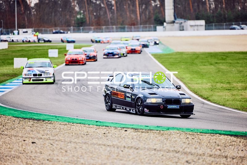 Rennwagen auf der Strecke