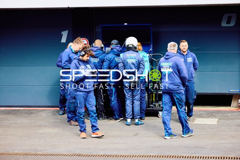 Teamvorbereitung in der Boxengasse