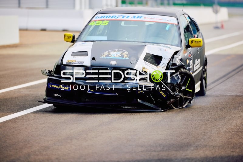 Unfall von Roman Fellner-Feldegg beim 318ti Cup