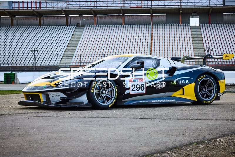 Rennfahrzeug mit Startnummer 296 auf dem Hockenheimring