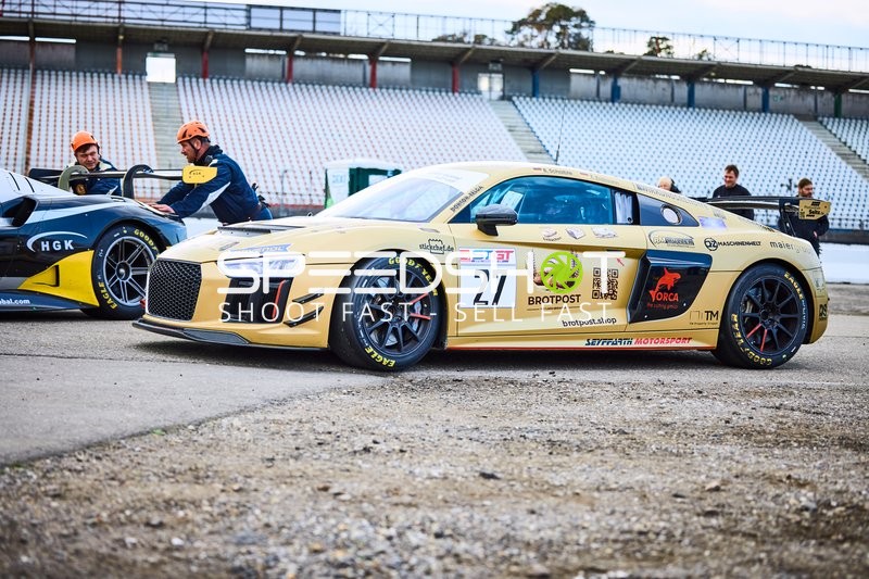 Audi Rennwagen in Startaufstellung