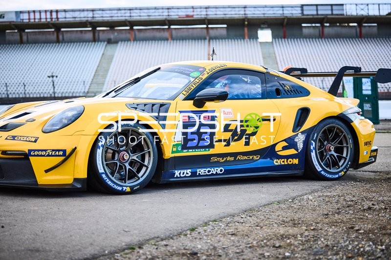 Rennwagen auf dem Hockenheimring