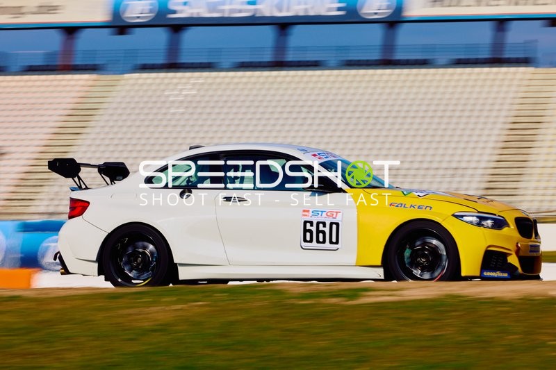 BMW mit Startnummer 660 auf dem Hockenheimring