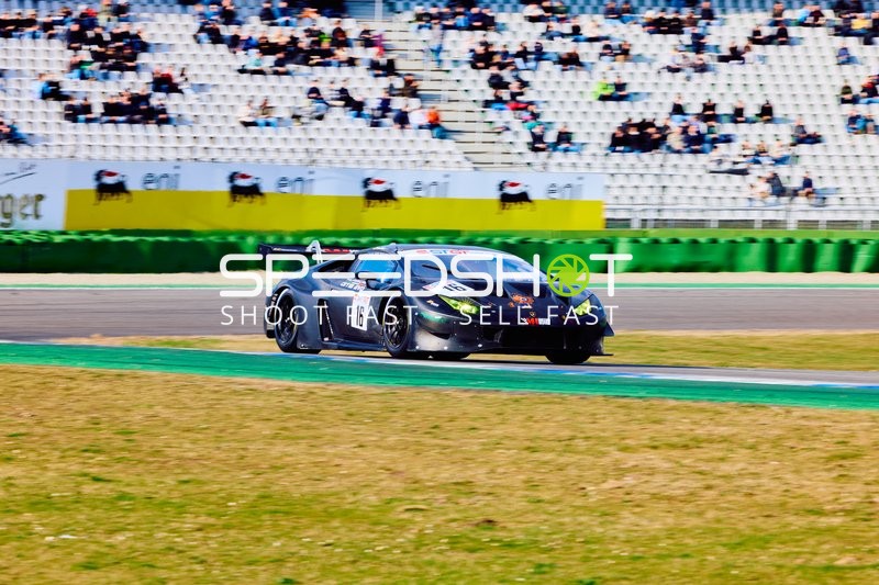Rennwagen mit Nummer 88 auf dem Hockenheimring