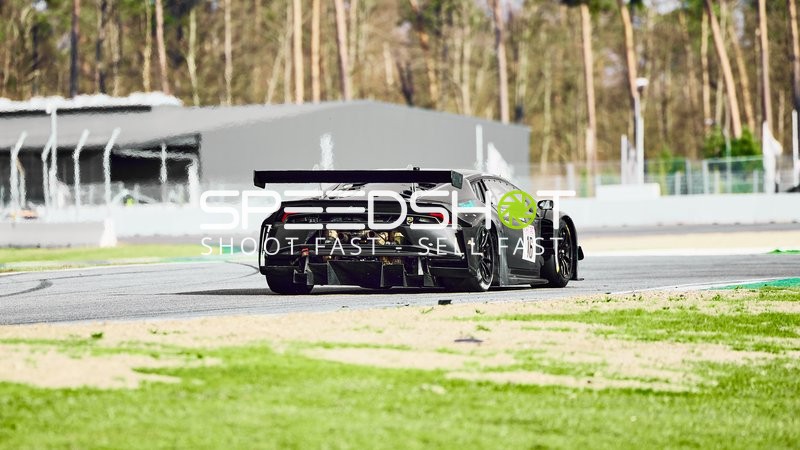 Rennwagen in Aktion auf dem Hockenheimring