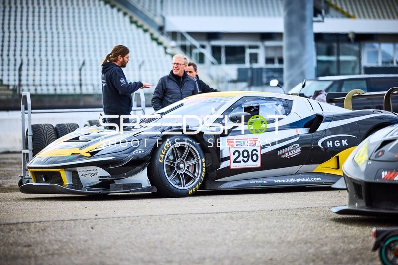 Rennwagen Nummer 296 vor dem Start in Hockenheim