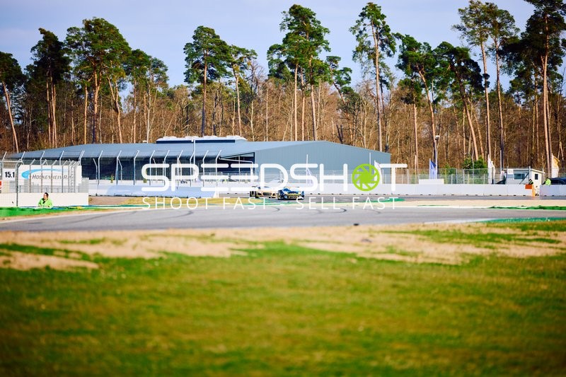 Rennwagen auf dem Hockenheimring