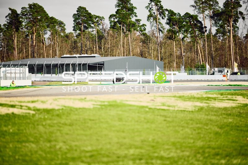 Rennwagen auf dem Hockenheimring