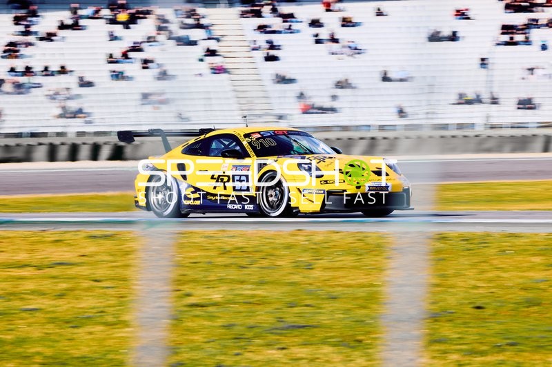 Rennauto in voller Fahrt beim DMV Goodyear Racing Days