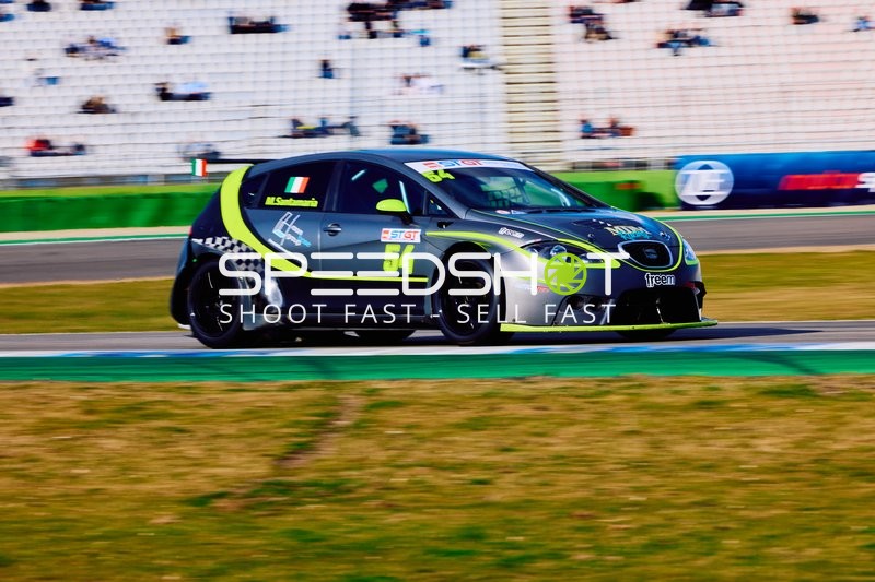 Rennwagen Nummer 54 auf dem Hockenheimring