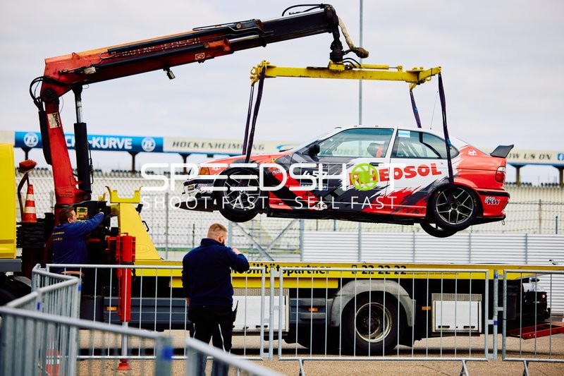 Bergung eines Rennwagens am Hockenheimring