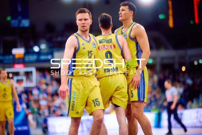 Jonas Mattisseck (9, Alba Berlin) mit Martin Hermannsson (15, Alba Berlin) und Yanni Wetzell (5, Alba Berlin)