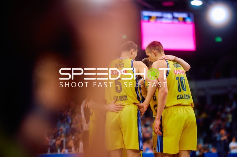 Huddle der Alba Berlin Spieler