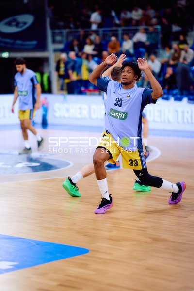 David McCormack (33, Alba Berlin) wärmt sich auf