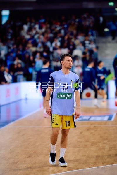 Martin Hermannsson (15, Alba Berlin) auf dem Spielfeld