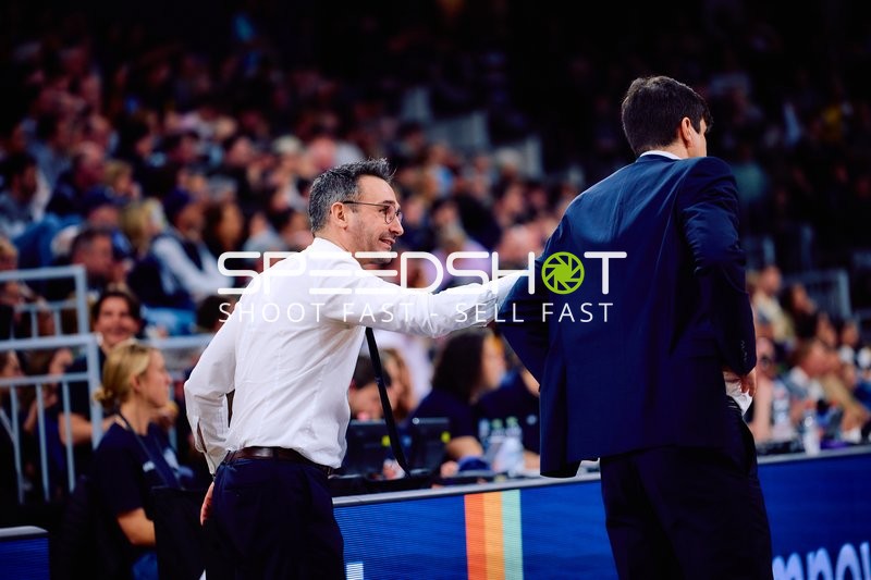 Coaching-Unterhaltung an der Seitenlinie