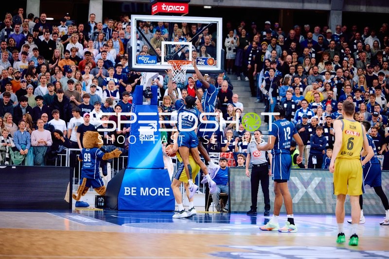 Spektakulärer Dunk von Spielern der MLP Academics Heidelberg