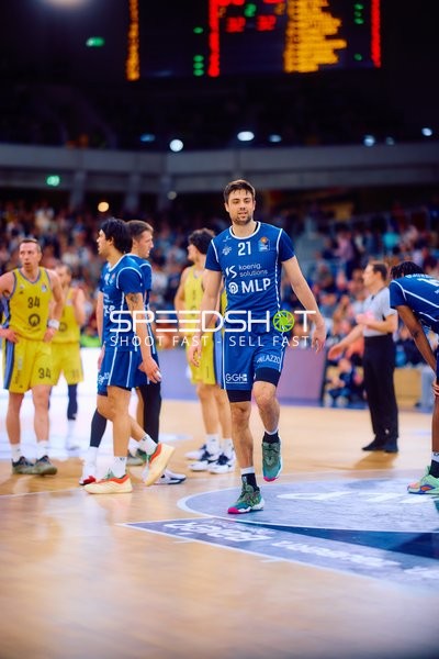 Spieler von MLP Academics vor Spielbeginn auf dem Feld