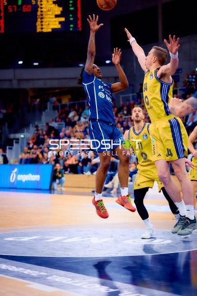 Wurfversuch gegen Alba Berlin