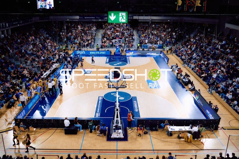 Basketball-Spielbeginn im SNP Dome
