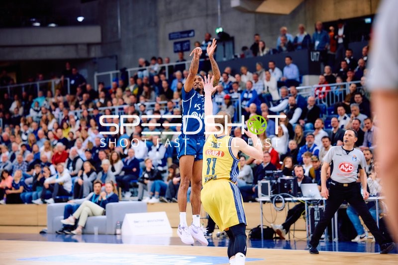 Wurfversuch im Basketballspiel