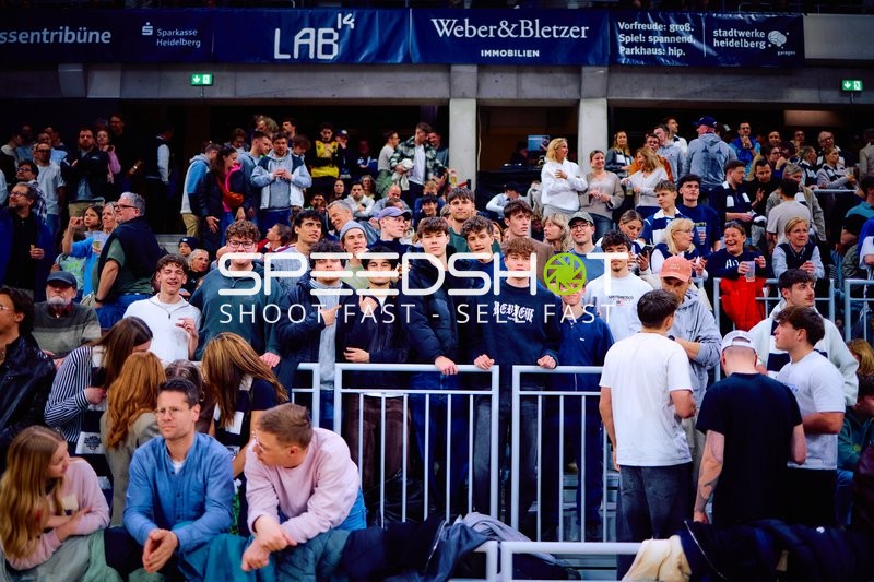 Spannende Stimmung unter den Zuschauern