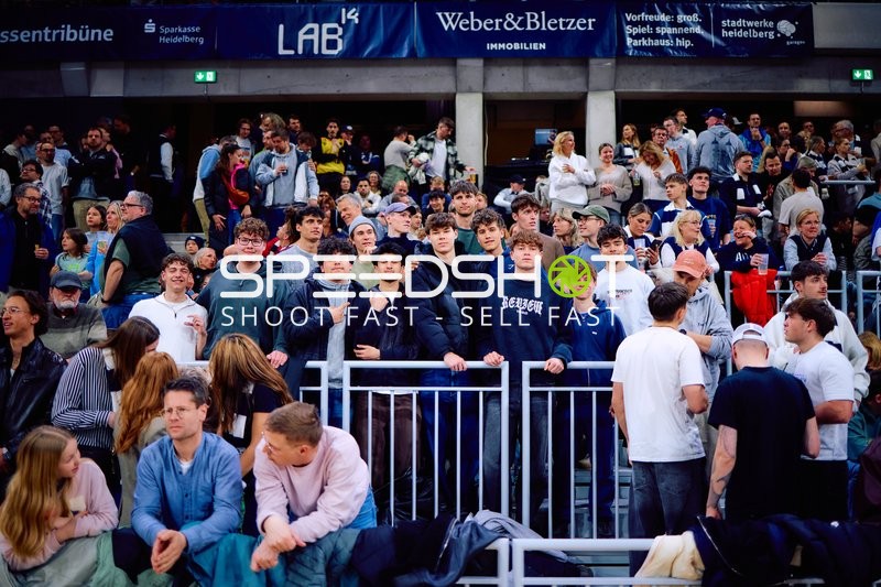 Engagierte Zuschauer im SNP Dome