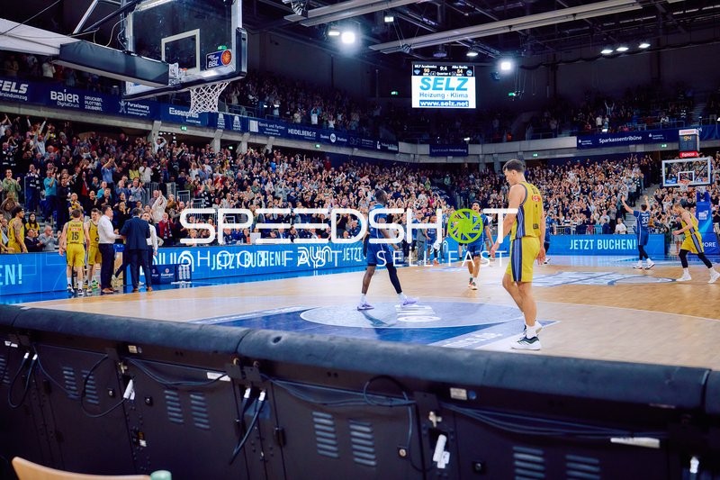 Action zwischen MLP Academics und Alba Berlin