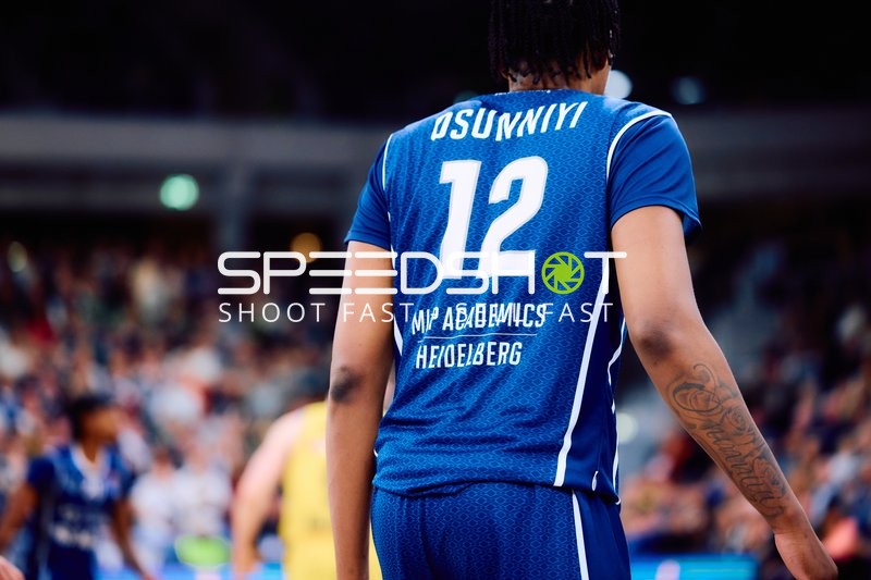 Spieler mit Nummer 12 von MLP Academics Heidelberg in Aktion