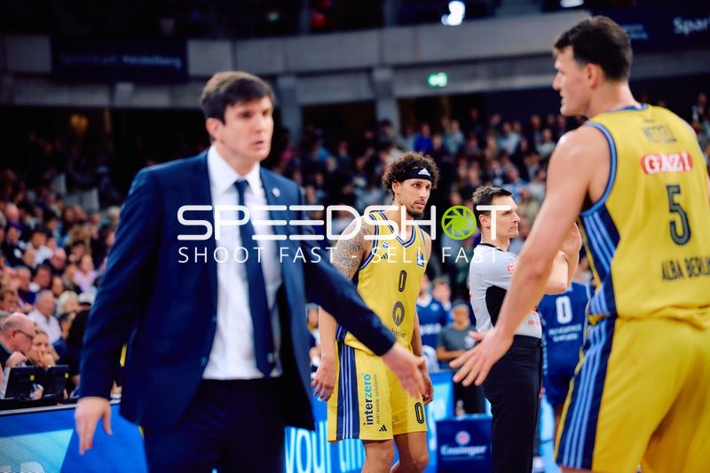 Diskussion zwischen Alba Berlin und Schiedsrichter