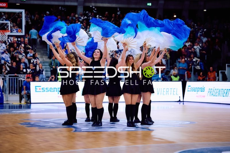 Cheerleader-Performance während des Spiels