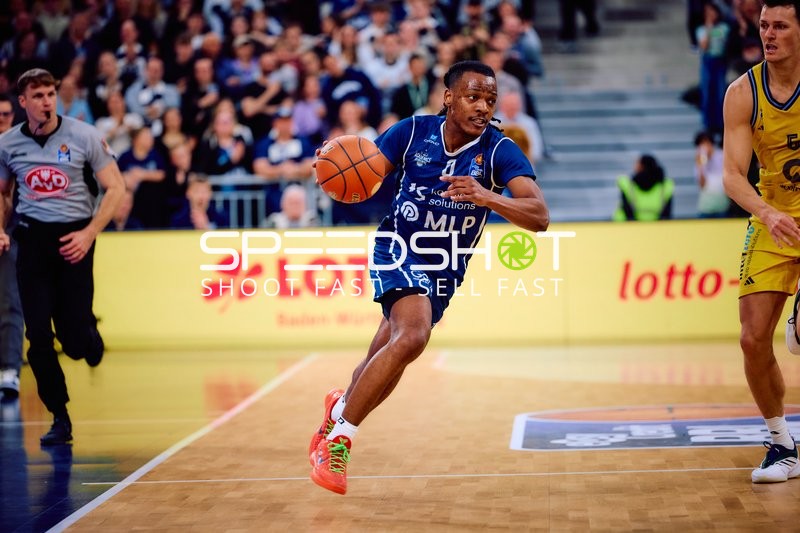 Dynamisches Dribbling im Basketballspiel