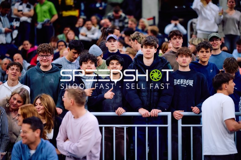 Stimmungsvoller Beginn im SNP Dome