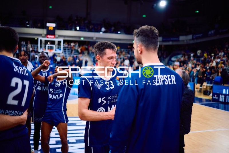 Spielerbesprechung während des Spiels