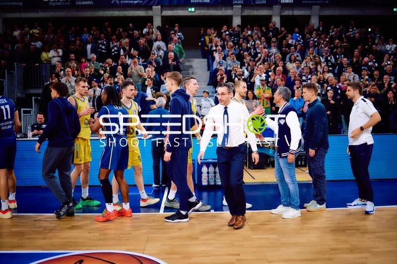 Handshake zwischen Alba Berlin und MLP Academics Heidelberg