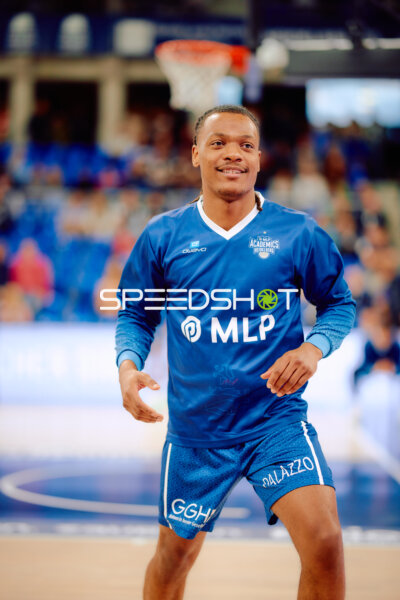 Vorbereitung von DJ Horne vor dem Spiel