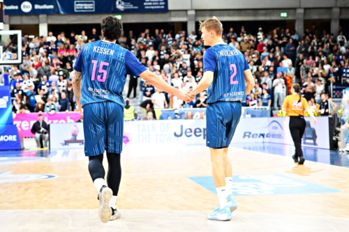 Marcel Keßen (15; MLP Academics Heidelberg) und Niklas Würzner (2; MLP Academics Heidelberg) auf dem Spielfeld