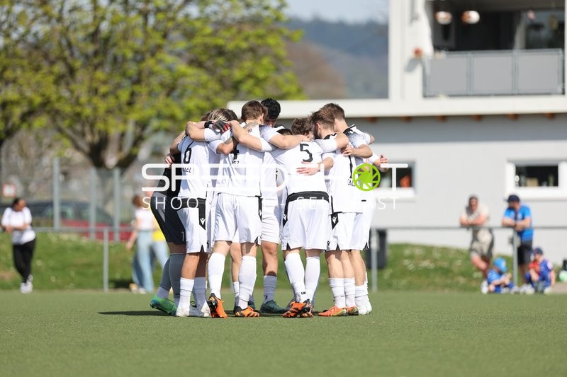 Teamumarmung von FV Fortuna Heddesheim vor dem Spiel