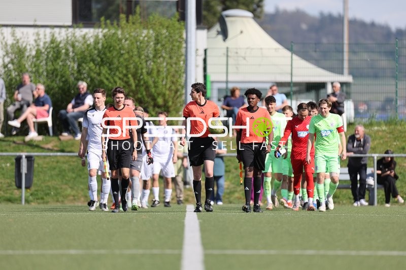 Mannschaftseinlauf bei FV Fortuna Heddesheim gegen FC-Astoria Walldorf II