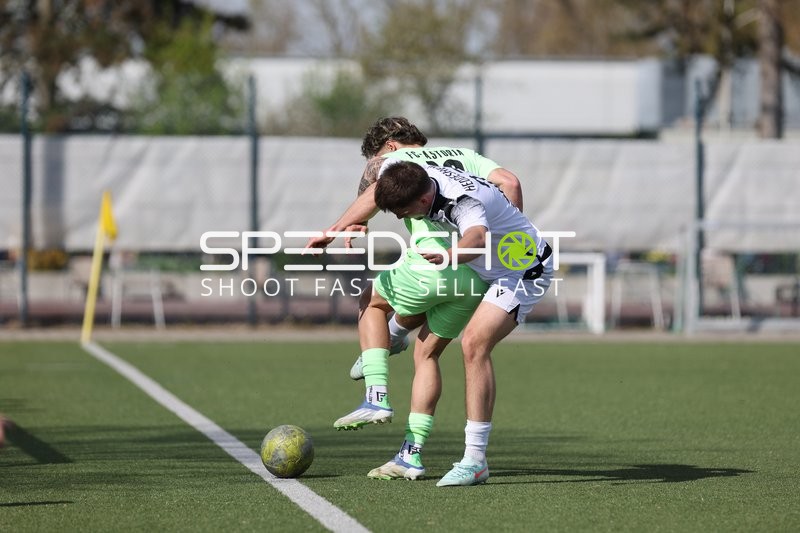 Zweikampf an der Außenlinie