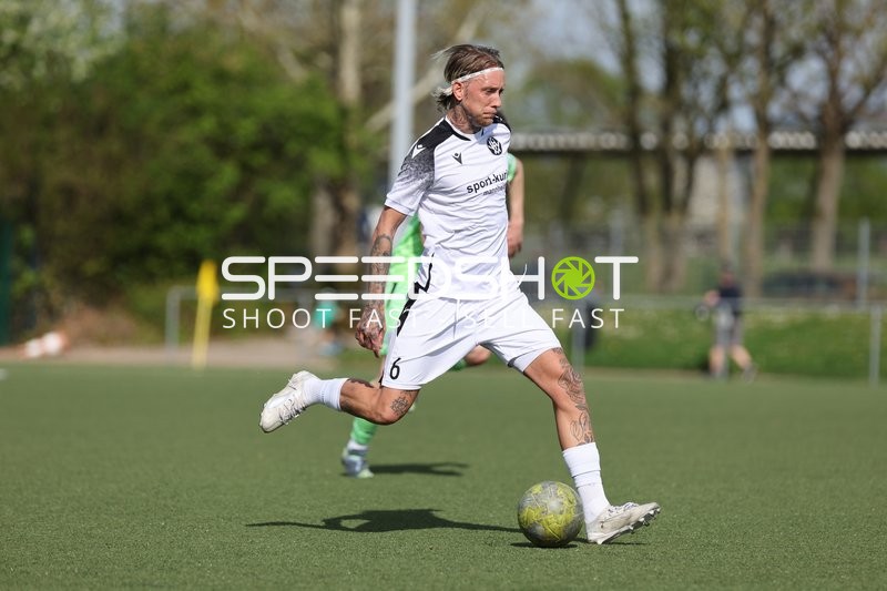 Spieler Nummer 6 von FV Fortuna Heddesheim beim Schuss