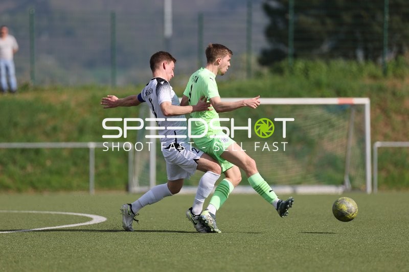 Zweikampf im Spiel zwischen Heddesheim und Walldorf