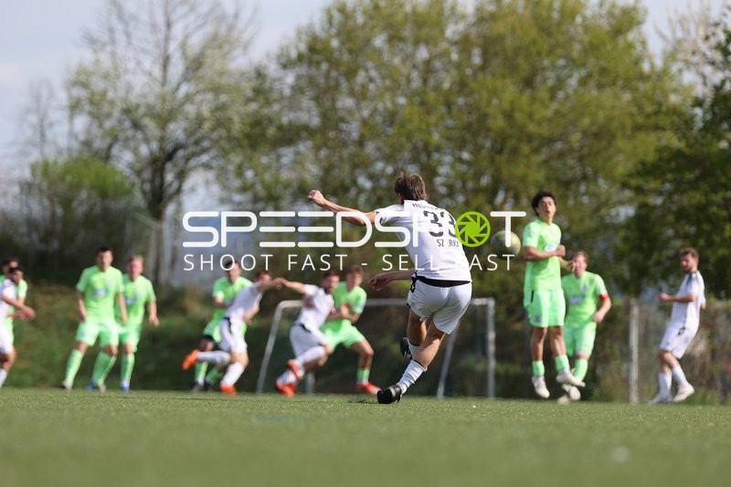 Schuss von Nummer 33 in der 1. Halbzeit