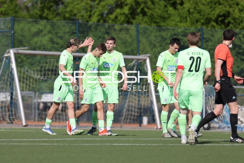 FC-Astoria Walldorf II jubelt nach Torerfolg