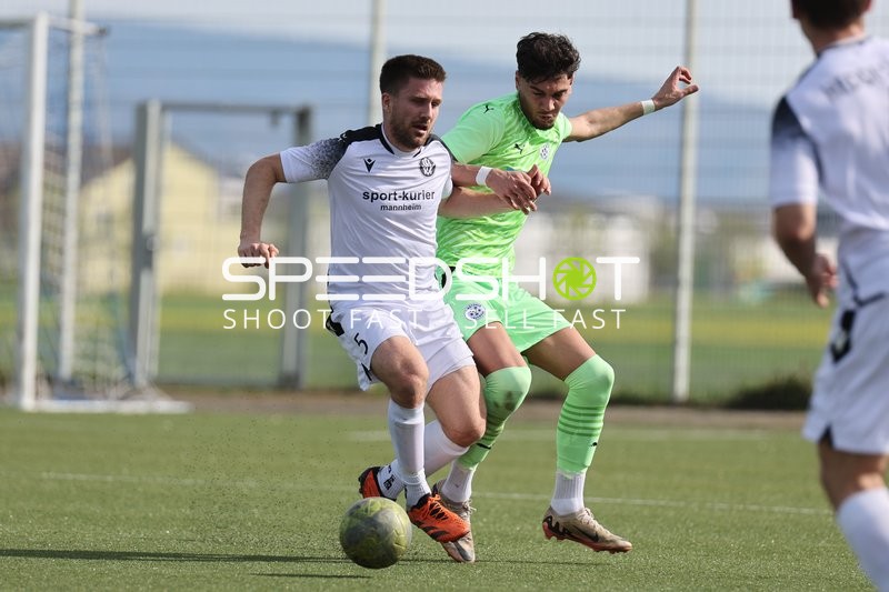 Intensiver Zweikampf im Verbandsligaspiel