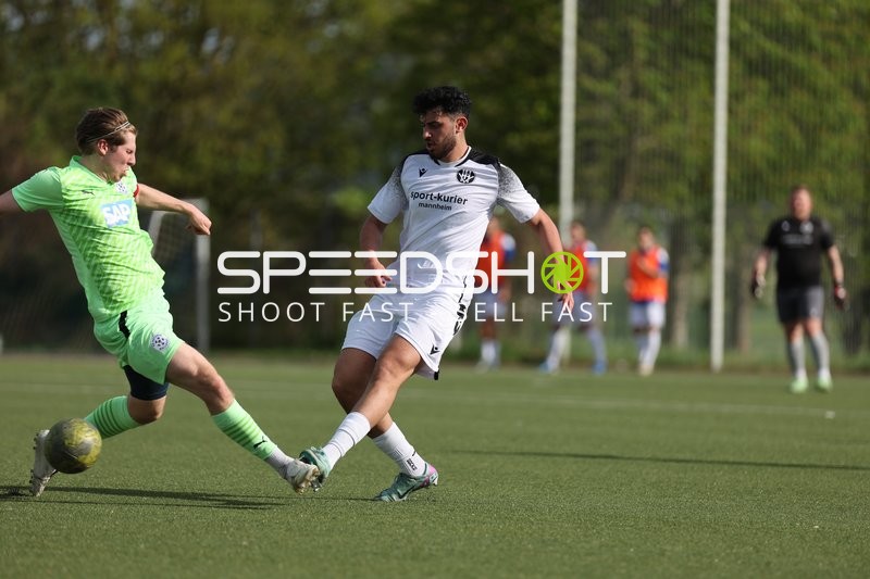 Tackling zwischen FC-Astoria Walldorf II und FV Fortuna Heddesheim
